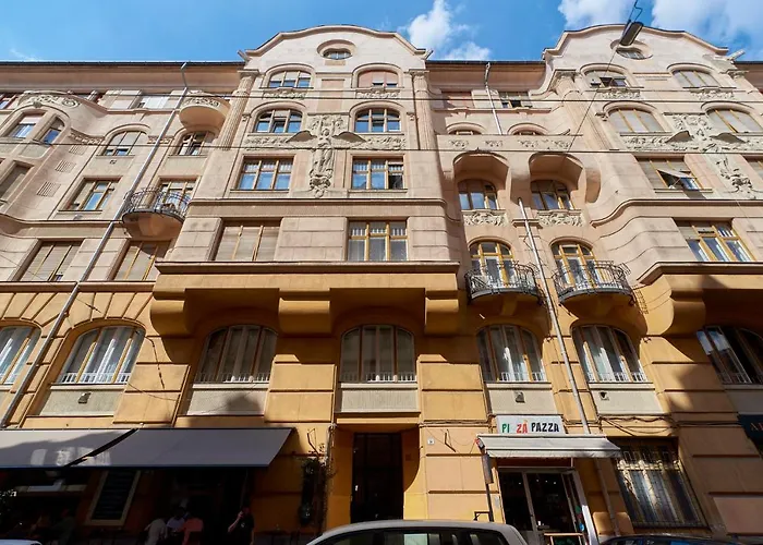 Budapest Downtown W18