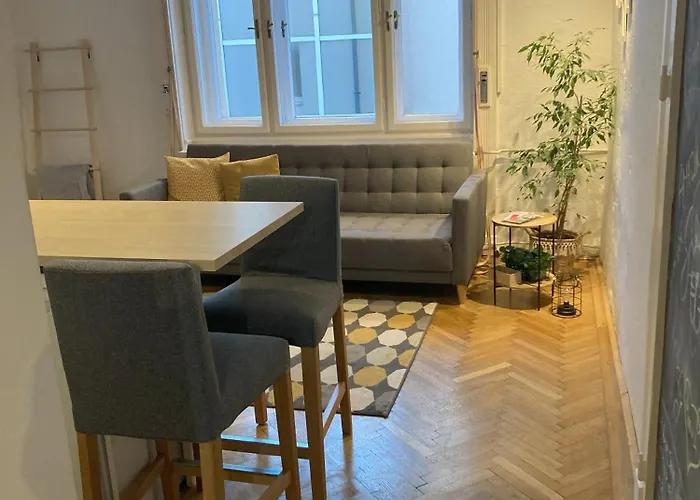Budapest Downtown W18